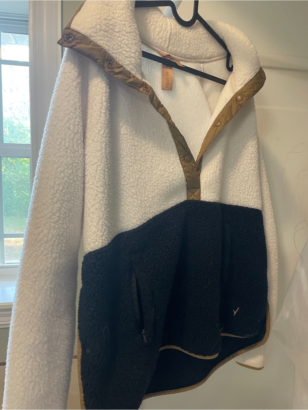 INDYEVA Pecora Two-Tone Sherpa Pullover - White & Black